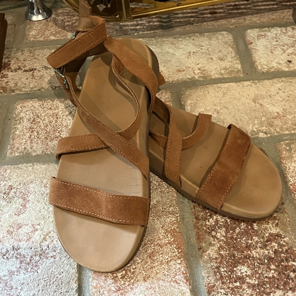 Leather Chaco sandals sz 9